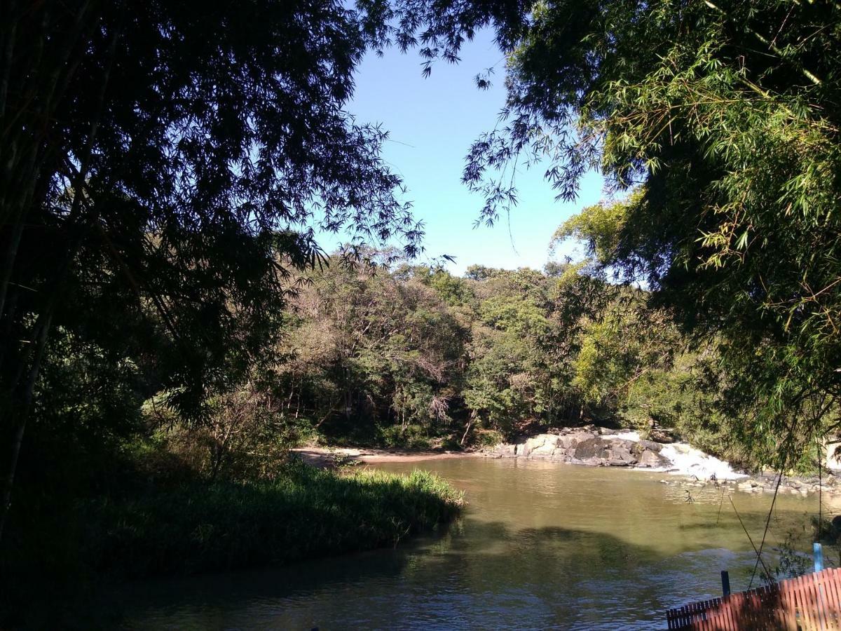 Pousada E Pesqueiro Trem Do Peixe Monte Alegre do Sul Eksteriør billede